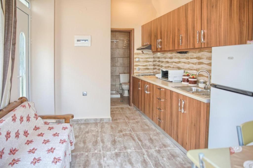 Despinas Seafront Apartments,Charaki Exterior foto